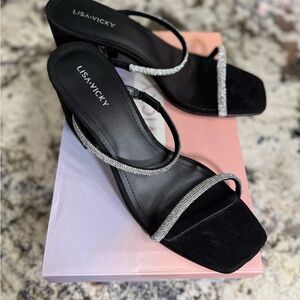 Lisa Vicky‎ Mood Black and Silver Heels